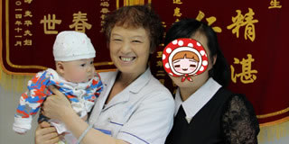成都彭州先兆性流产宝妈在我院保胎成功后带宝宝来报喜
